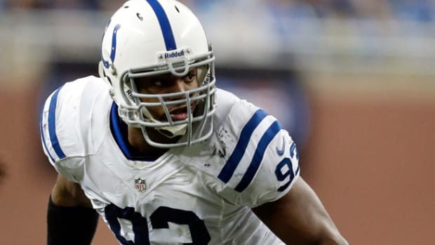 131021183312-dwightfreeney-102113-single-image-cut.jpg